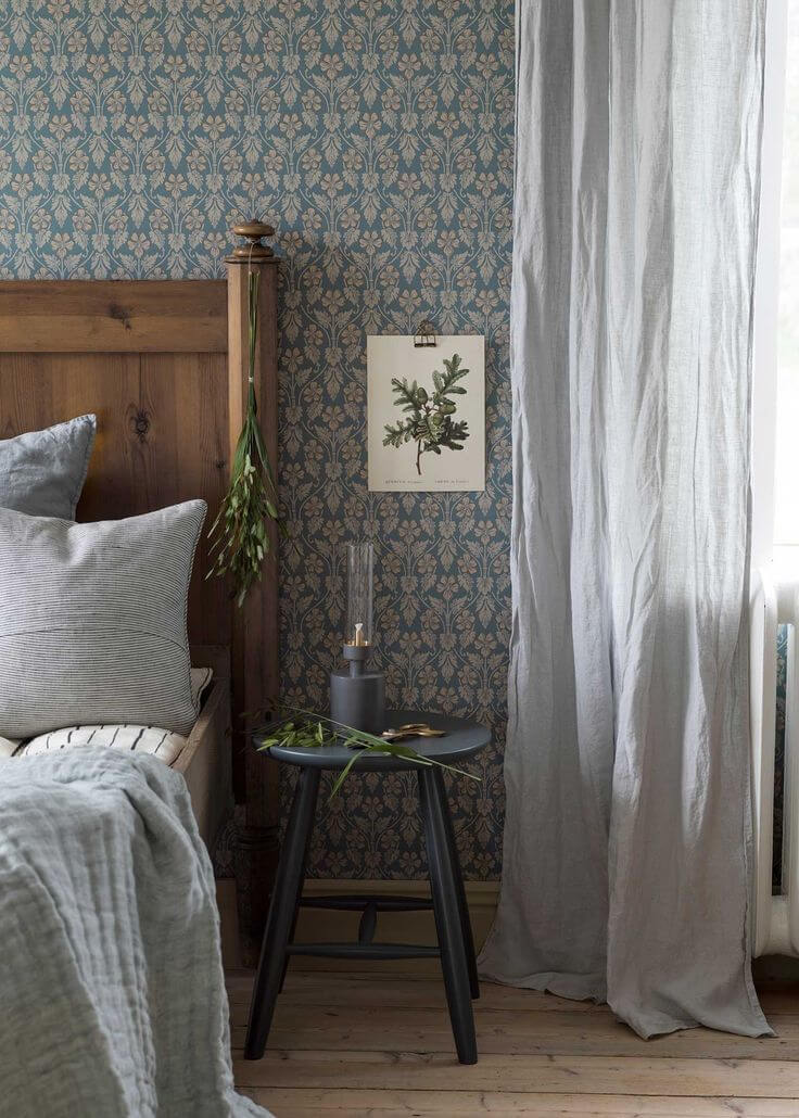 Linen curtains in the chic country bedroom (1)