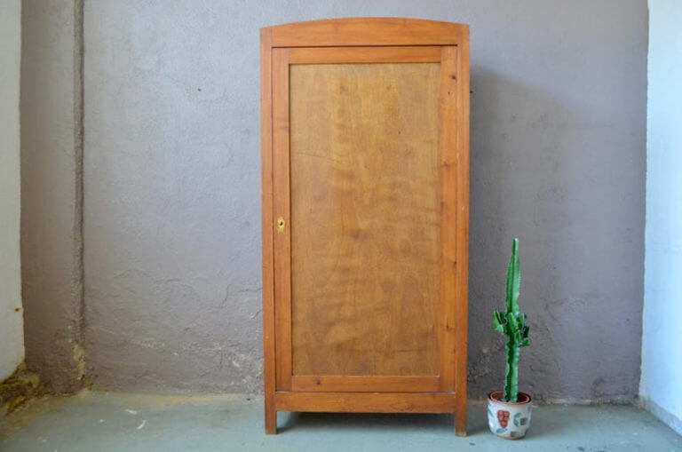 vintage-style wooden cabinet (1)
