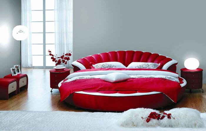 A colorful round bed (1)