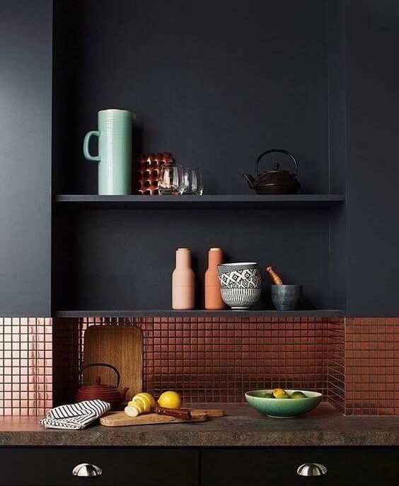 A copper mosaic to revamp the splashback of a small kitchen (1)