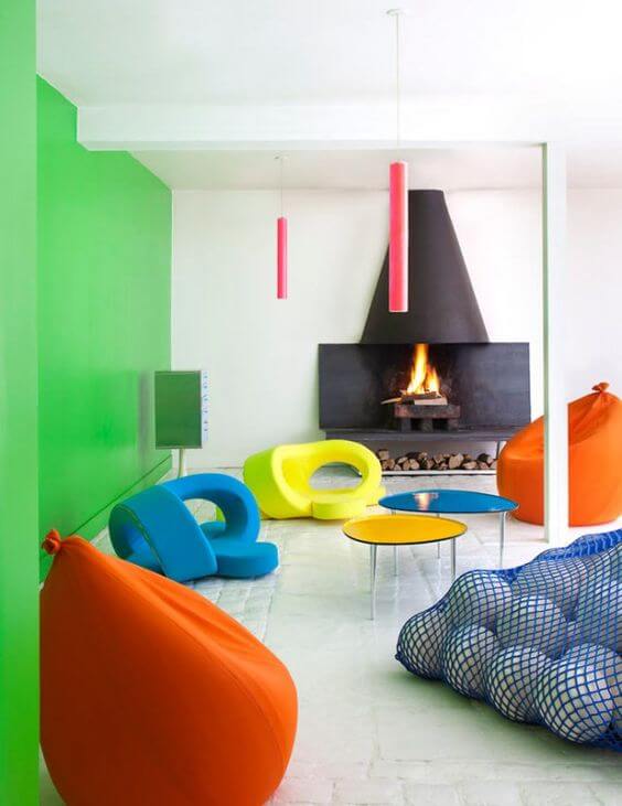 A green living room with pop inspirations (1)