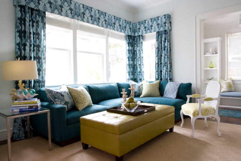 A living room decorated with turquoise blue (1)