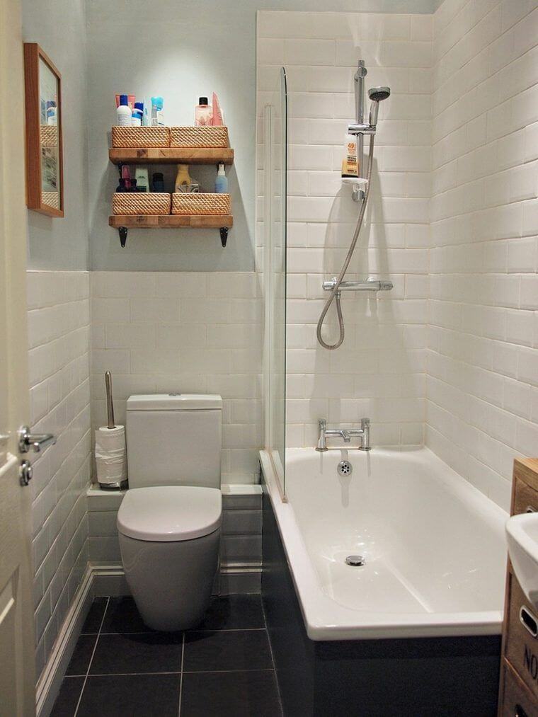 A mini bathroom with bathtub (1)