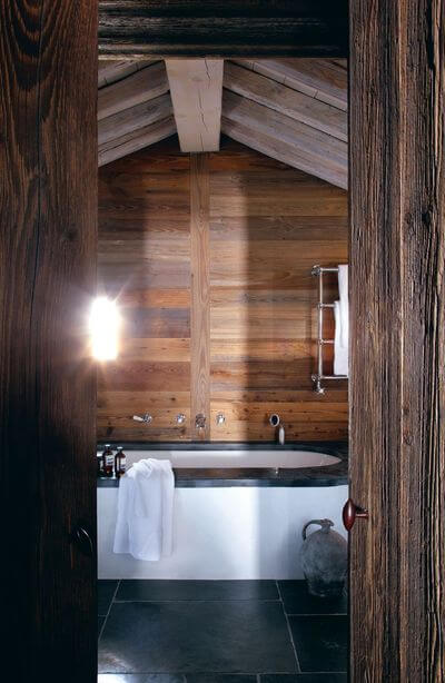 A-mountain-style-bathroom