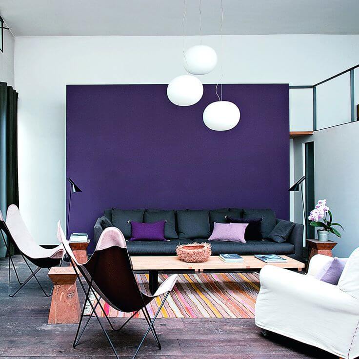 A purple wall in the living room (1)