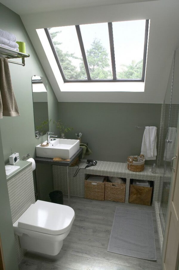 A small bathroom in the attic (1)