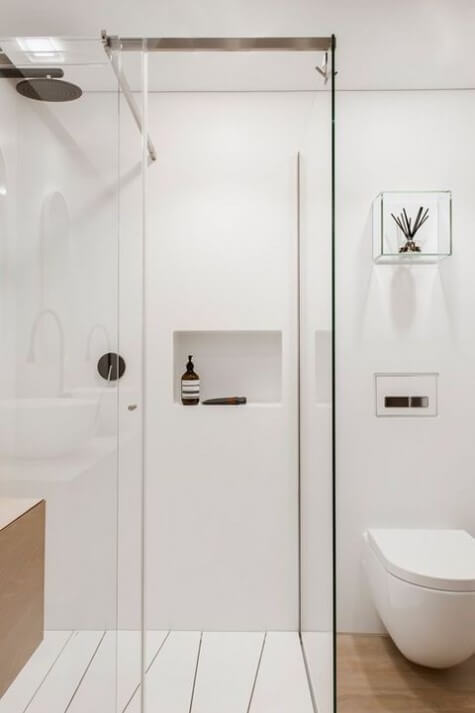 A small uncluttered bathroom with shower and WC (1)