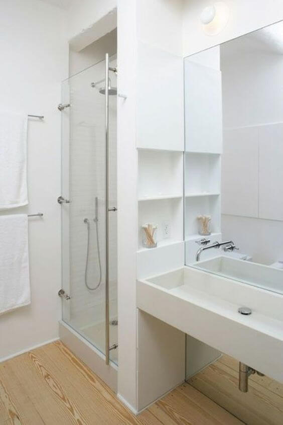 A small, well-appointed bathroom (1)