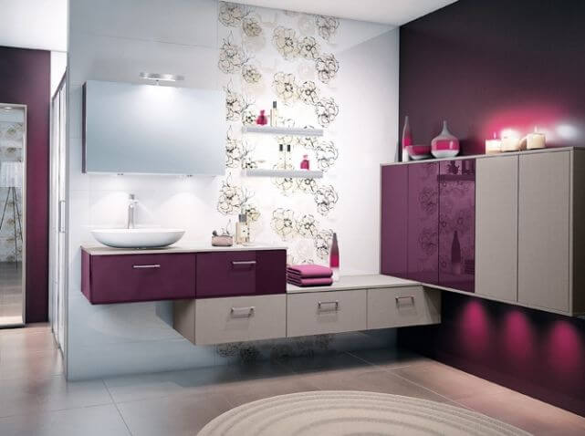 Bathroom with floral wallpaper (1)