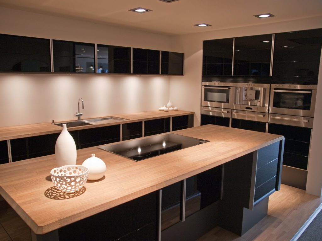 Beige-with-black-cabinets.jpg