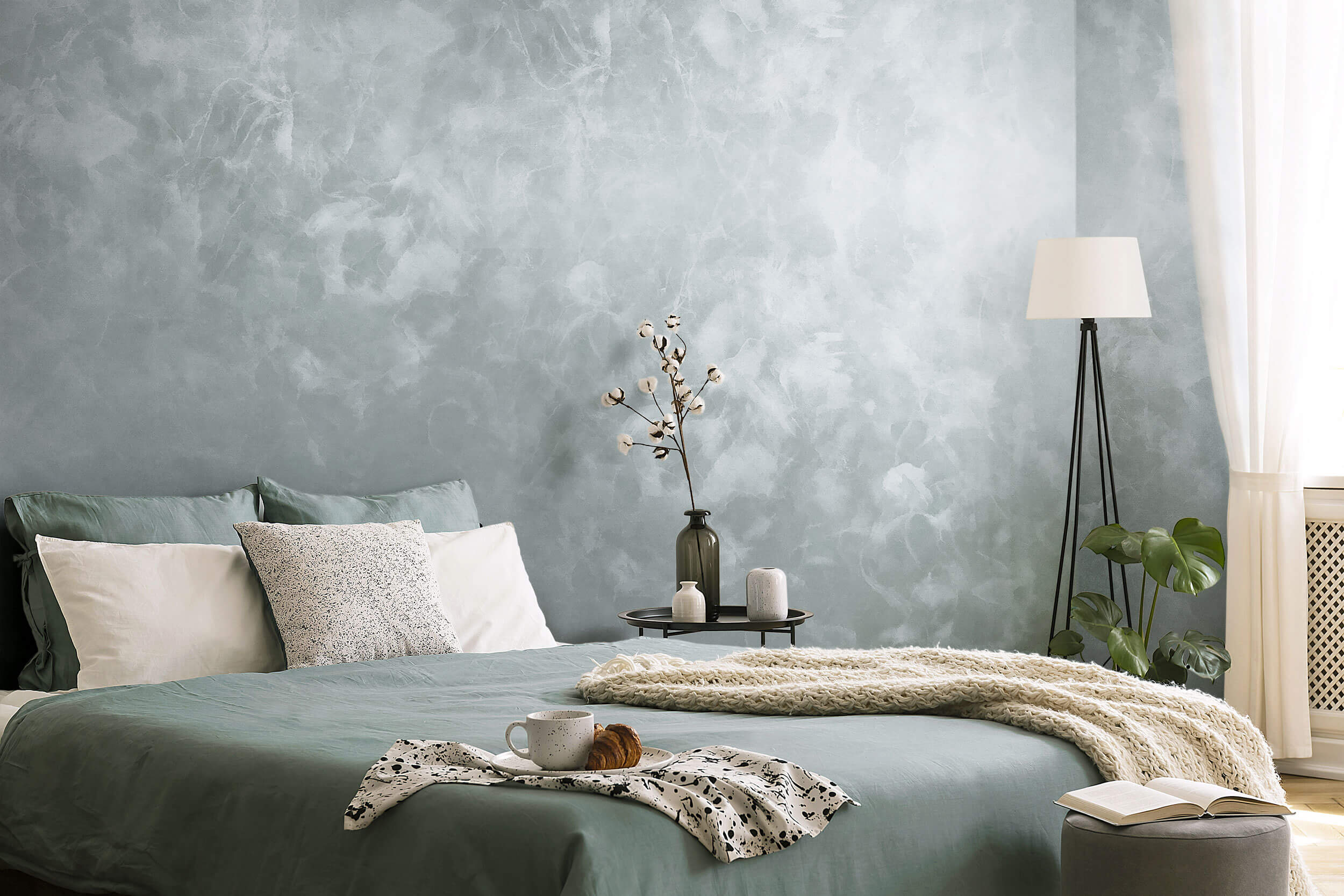 Green-gray bed linen in a Zen bedroom (1)
