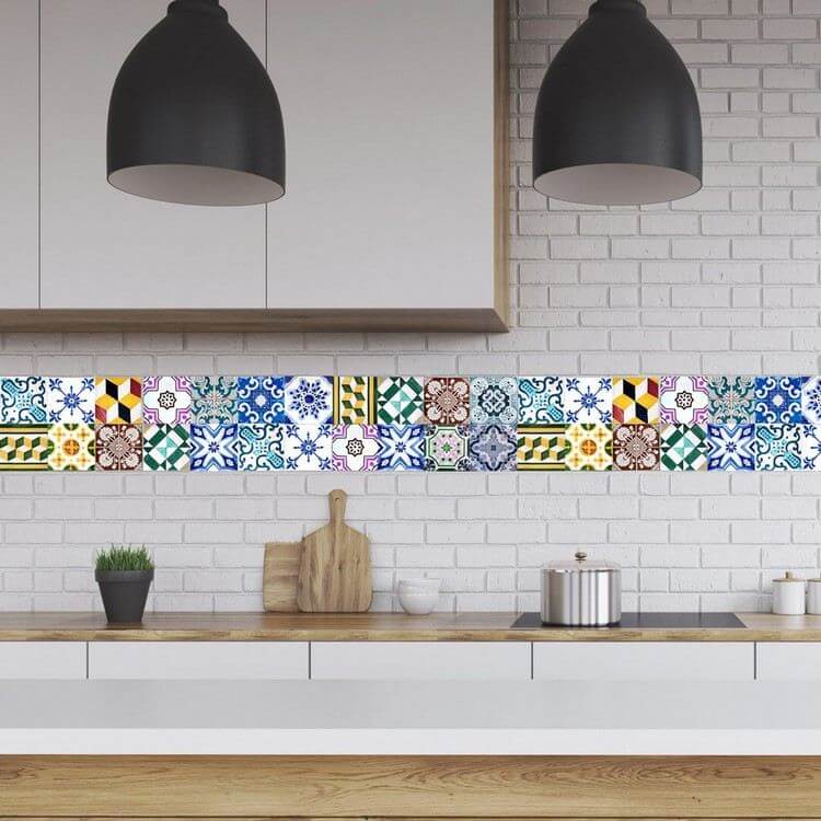 Modern kitchen backsplash with azulejo inspiration (1)