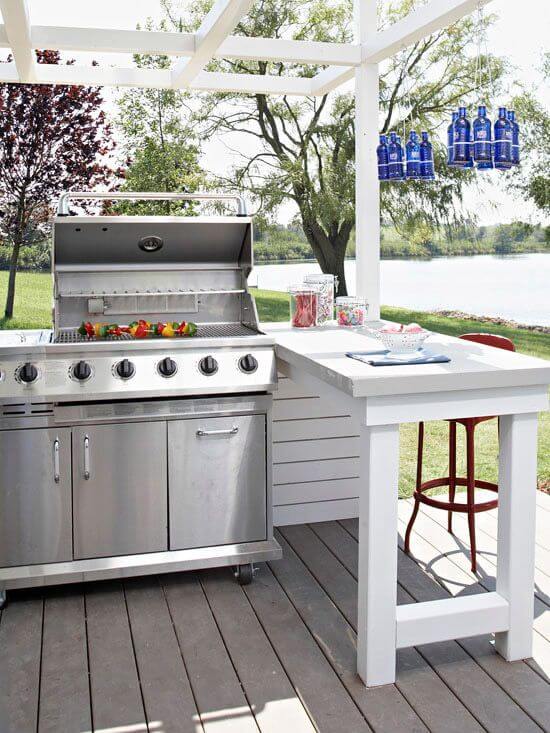 Outdoor kitchen with lunch island (1)