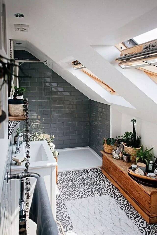 Small bathroom in the attic (1)