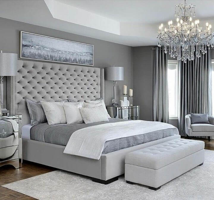10 Ideas of Bedrooms With a Glass Chandelier (1)