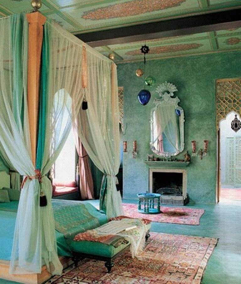 A beautiful bedroom with a four-poster bed (1)