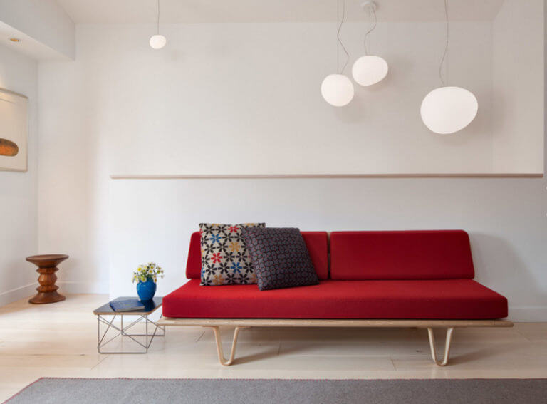 A minimalist living room (1)