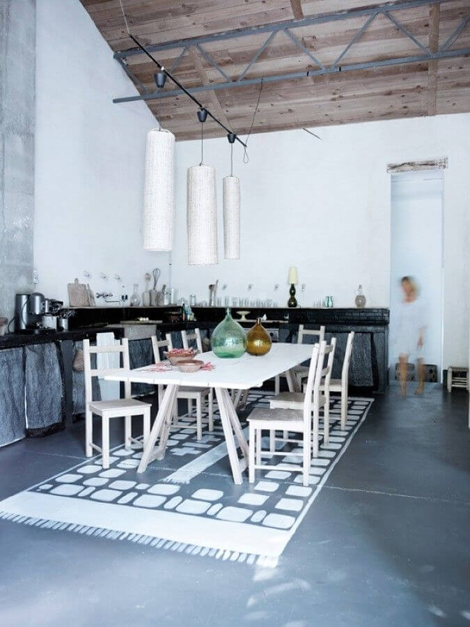 A painted kitchen rug on the floor for an unexpected look (1)