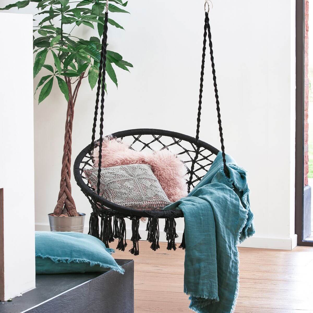 Hanging chair cozy corner (1)