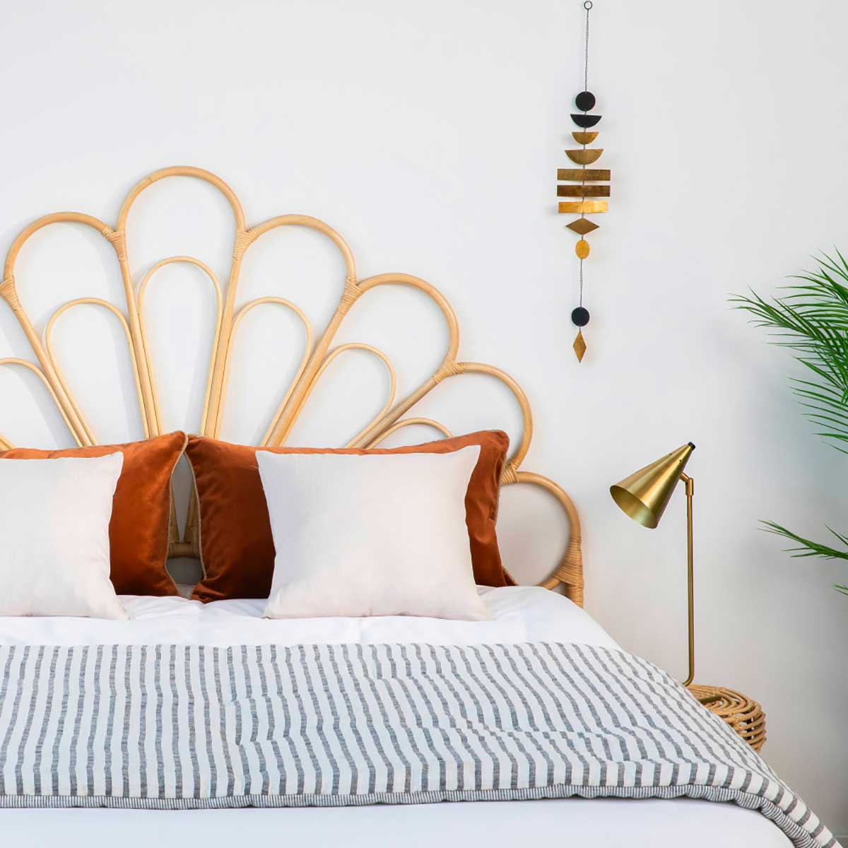 Rattan headboard for an original decor (1)