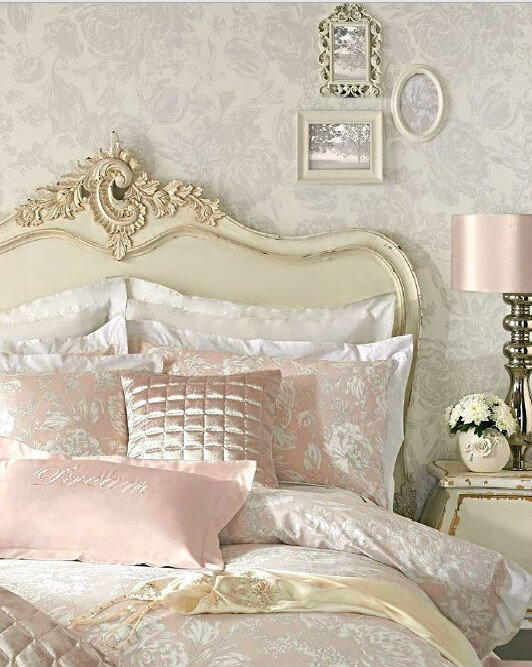 Wooden headboards suitable for a feminine bedroom decoration (1)