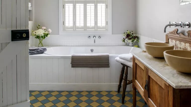 1- What Colors Go With A White Bathroom