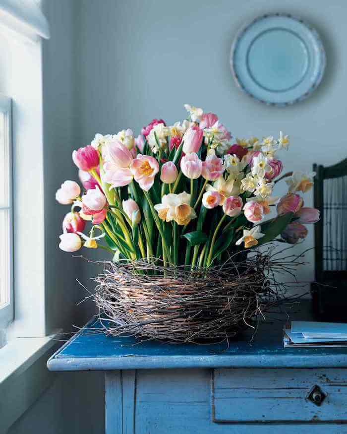 2 – Arrangement of flowers with nest