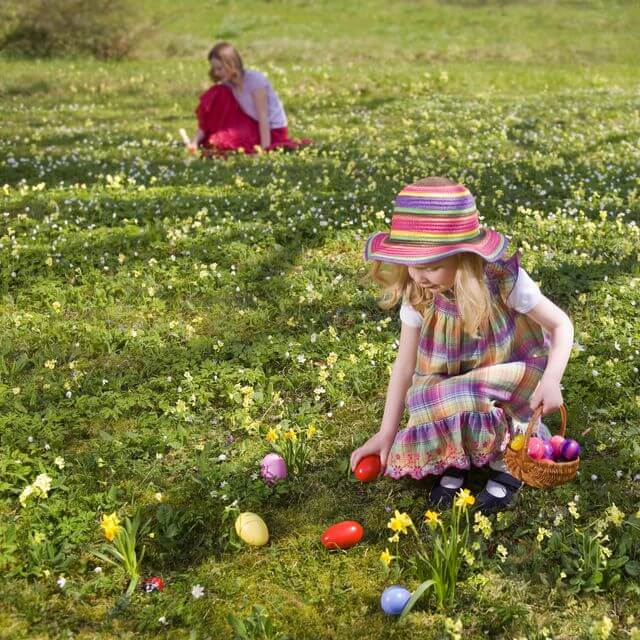 2. Entertaining for Easter preparing the ground for the egg hunt