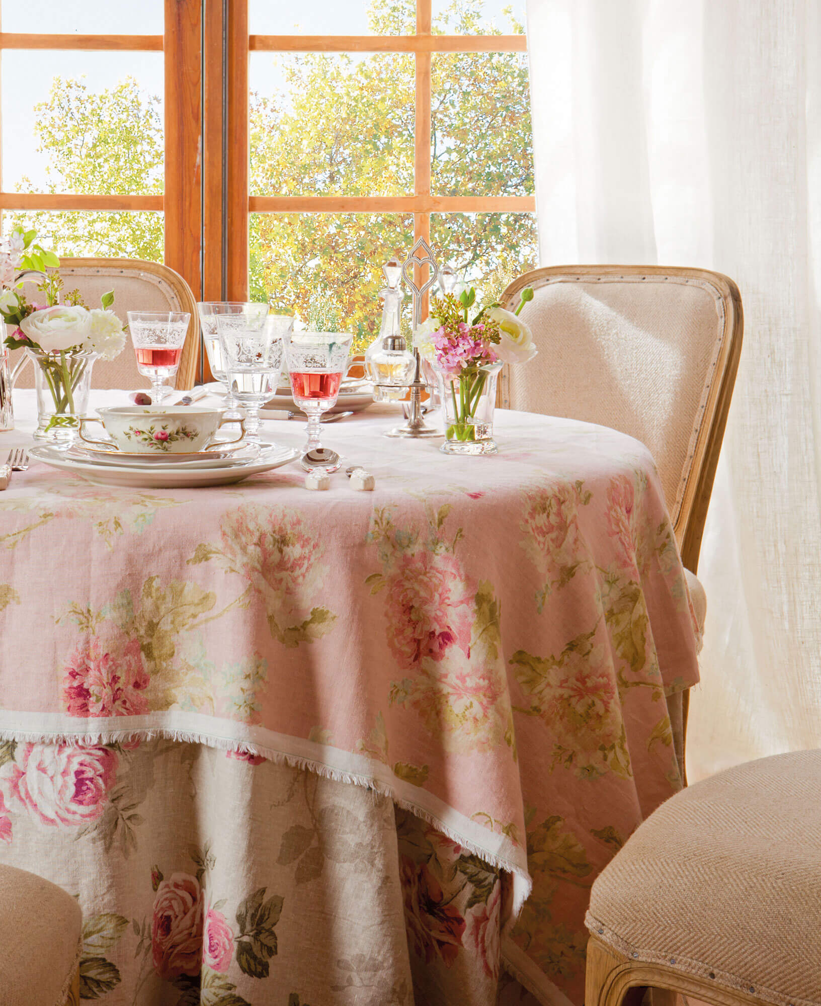 3. DOUBLE TABLECLOTH