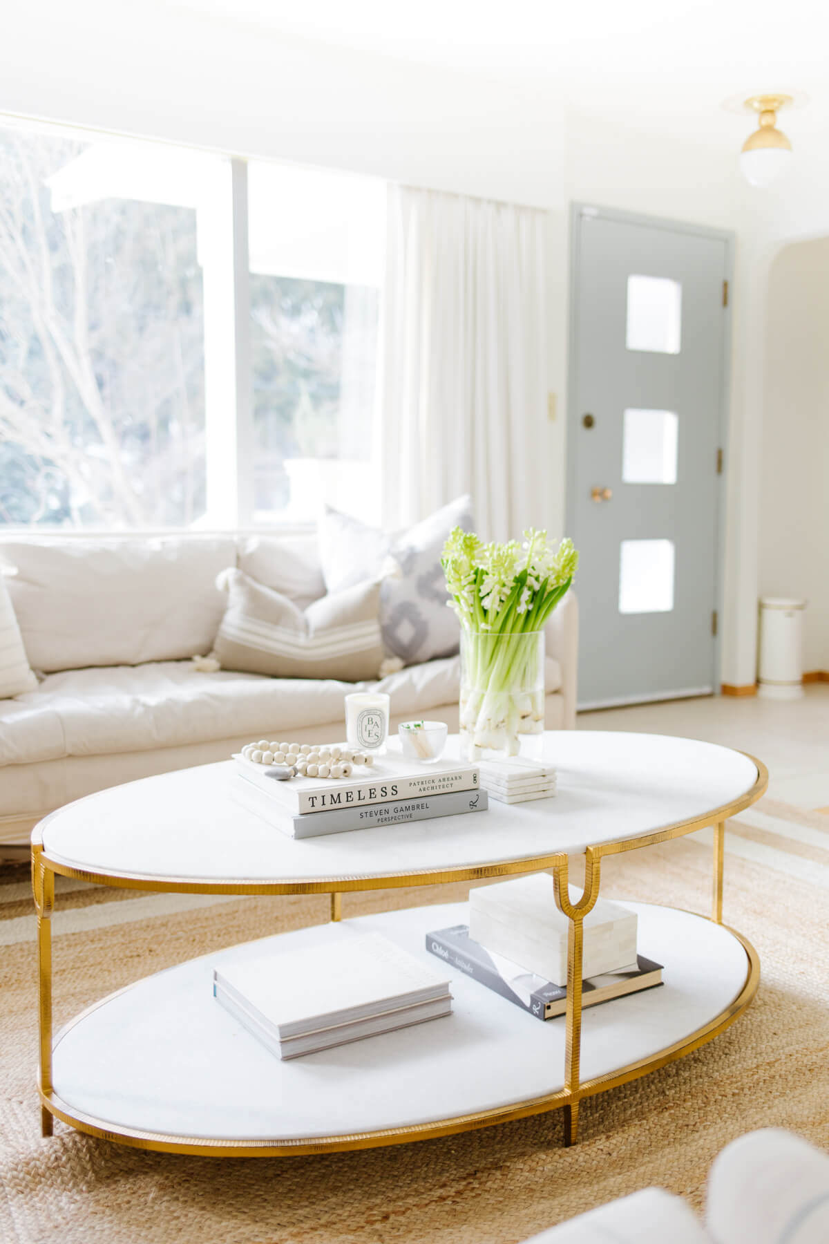 6. Living room in white and beige