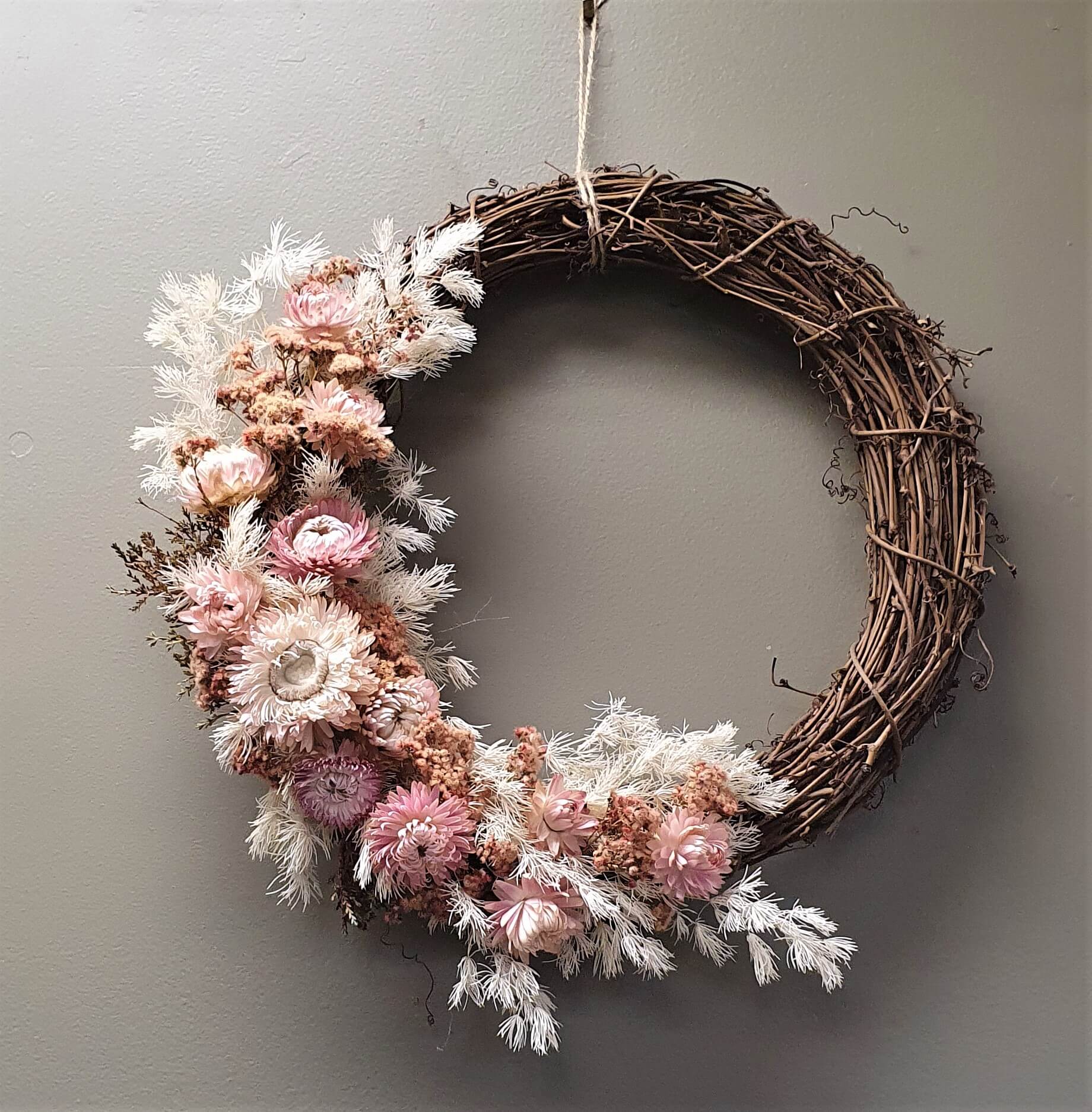  Dried flower wreath