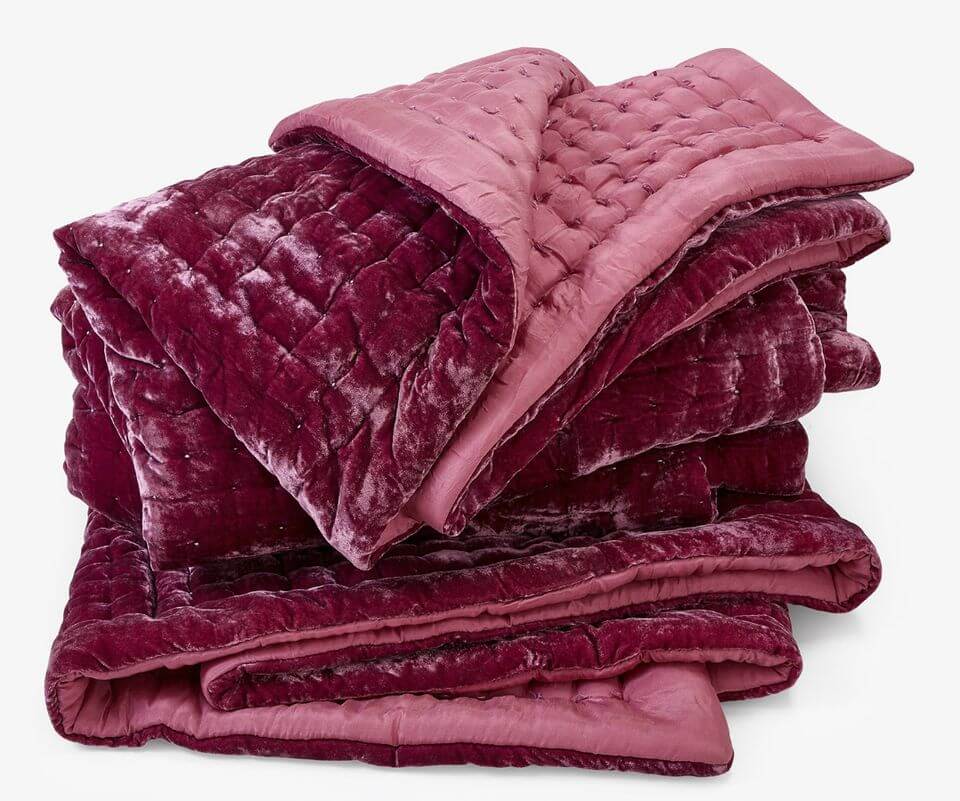 9- Luxury velvet throw blanket