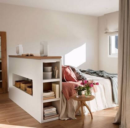 11- The headboard reinvents itself to delimit the areas of the bedroom