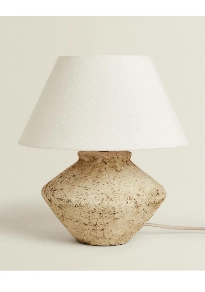 12- THE STONE EFFECT FOOT LAMP IS ESSENTIAL THIS SPRING