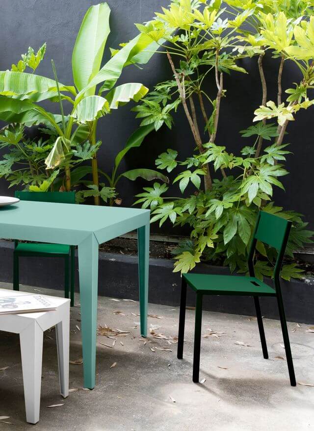 19. Variation of green for furniture that echoes the vegetation