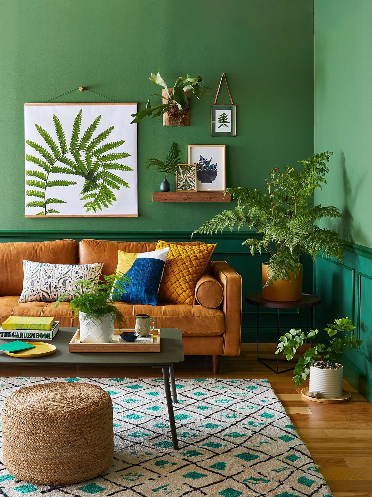 5- AN ECLECTIC ROOM WITH GREEN ELEMENTS