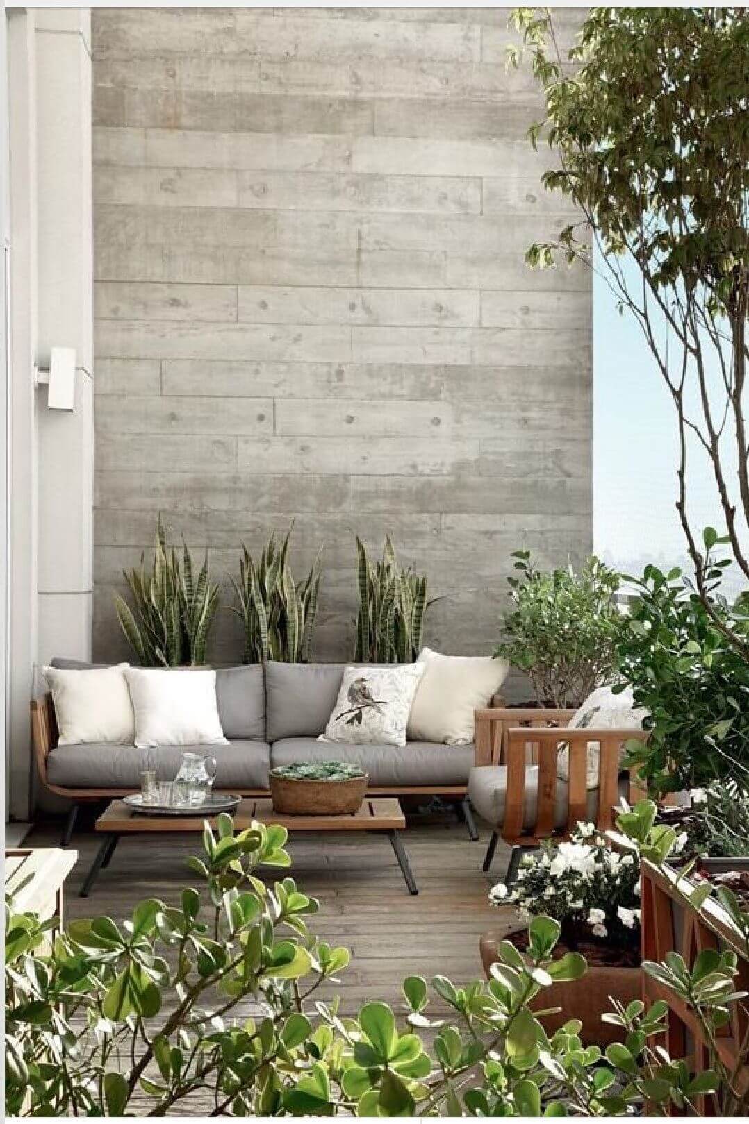 8- A concrete wall for a small, stylish terrace