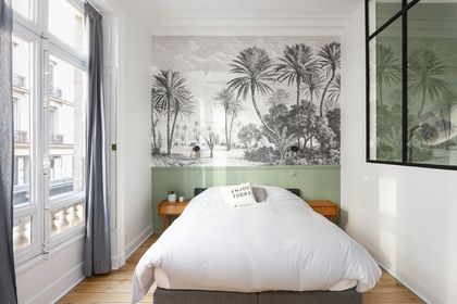 8- A headboard in water green in a decorative bedroom