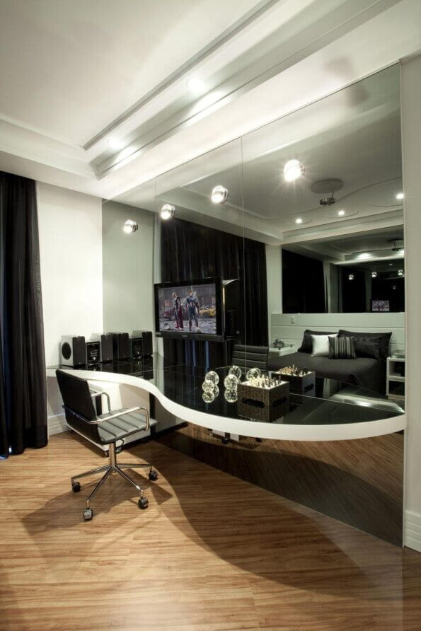 12. A mirror wall can also be used to enlarge the room