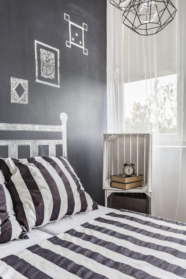 21. Black and white stripes can appear on bedding